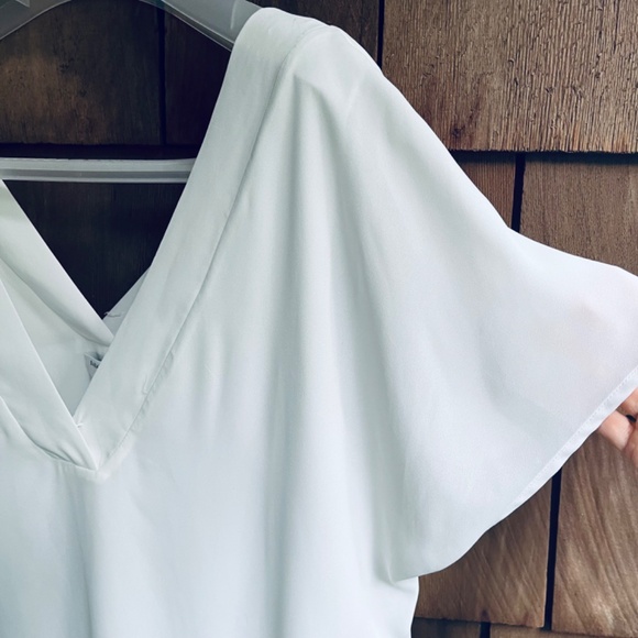 Aritzia Babaton Chiffon V-Neck Front and Back  White Lined Blouse Short Sleeve - Picture 2 of 9